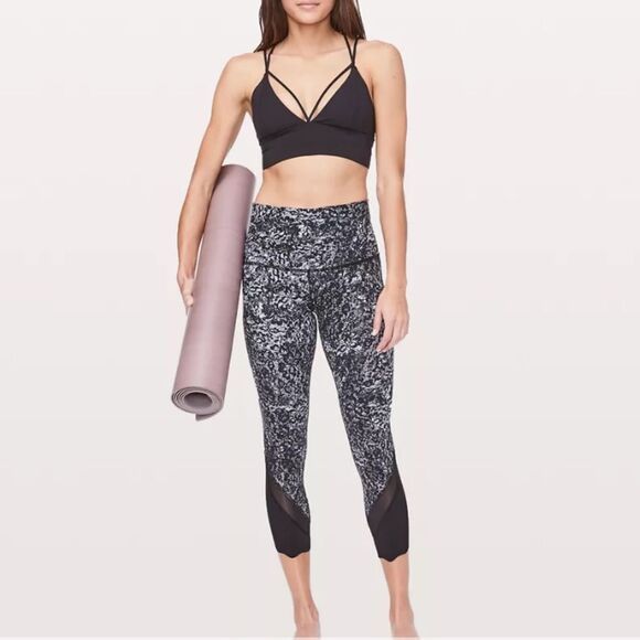 Lululemon Women’s 6 Wunder Under Crop *Scallop 23" Achromatize Ice Grey Black - Picture 1 of 16